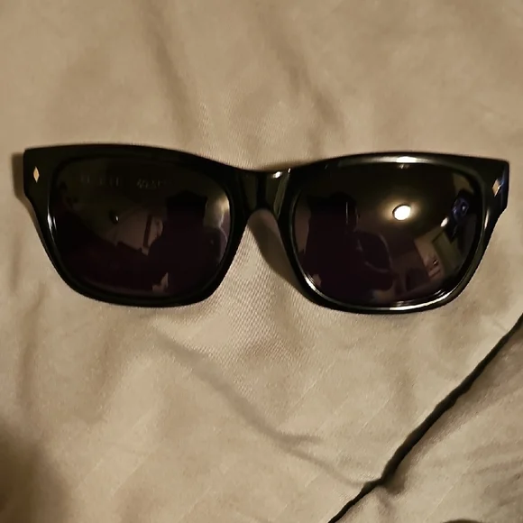 Tres Noir Sunglasses - Picture 2 of 5